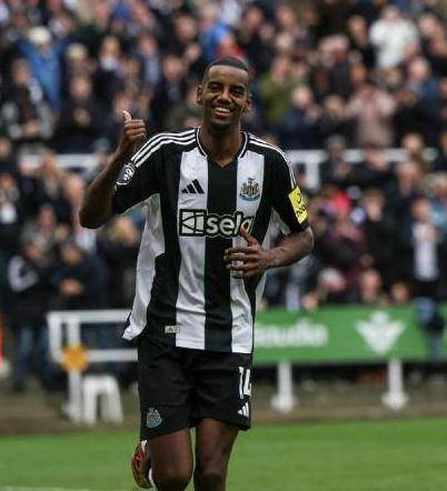 27球6助！伊萨克加盟利物浦，15亿欧成标王，新赛季冲冠稳了